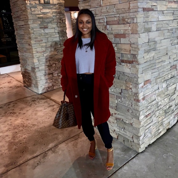 Meet your Posher, Brenna - Picture 1 of 2